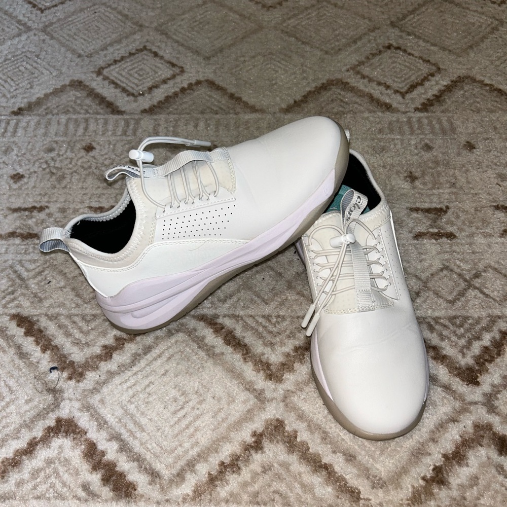 Clove Women’s Classic Sneaker